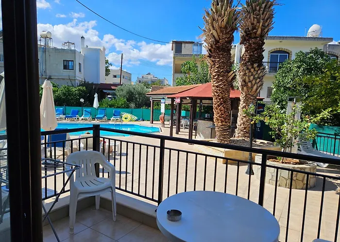 Апарт-отель C & A Полис